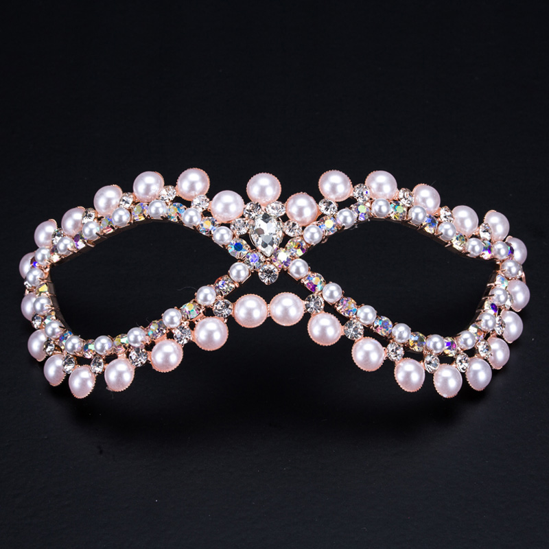 Mistä materiaaleista juhlanaamarit on valmistettu?