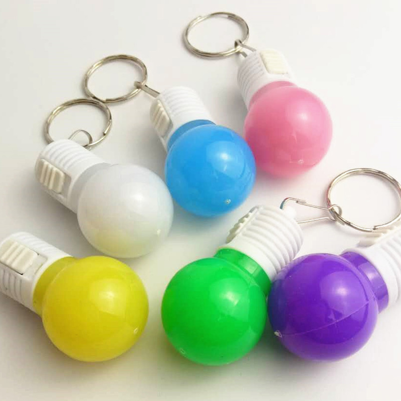 LED -värikäs vilkkuva avaimenemä
