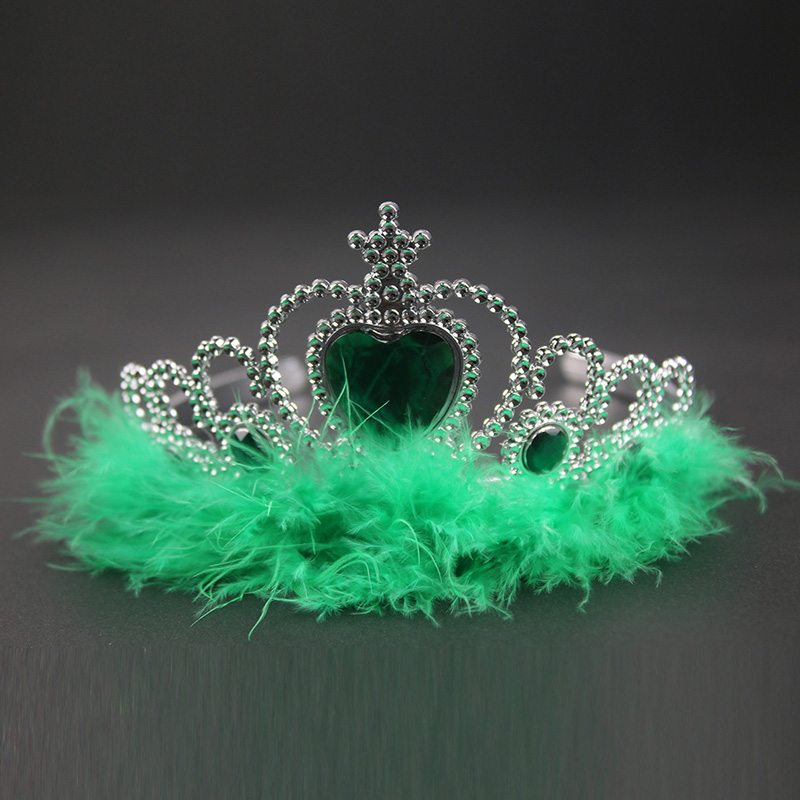 Prinsessa kruunun prinsessa Tiara sydänkivillä